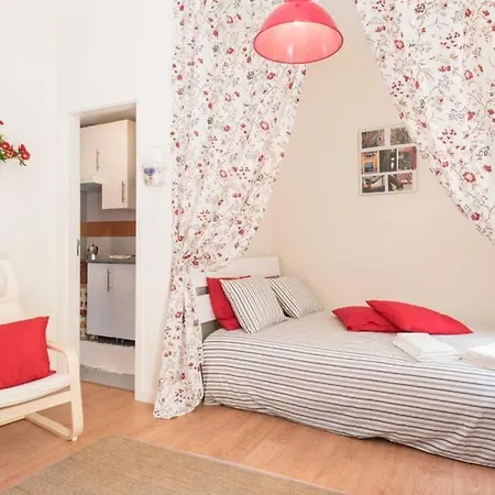 Traditional Tete's Studio On A Typical Neighborhood Apartment Lissabon