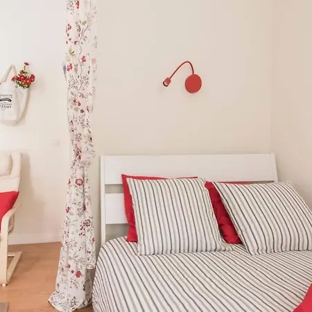 Traditional Tete's Studio On A Typical Neighborhood Apartment Lissabon