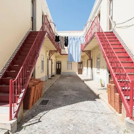 Apartment Traditional Tete's Studio On A Typical Neighborhood Lissabon