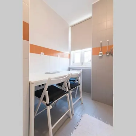 Apartment Traditional Tete's Studio On A Typical Neighborhood
